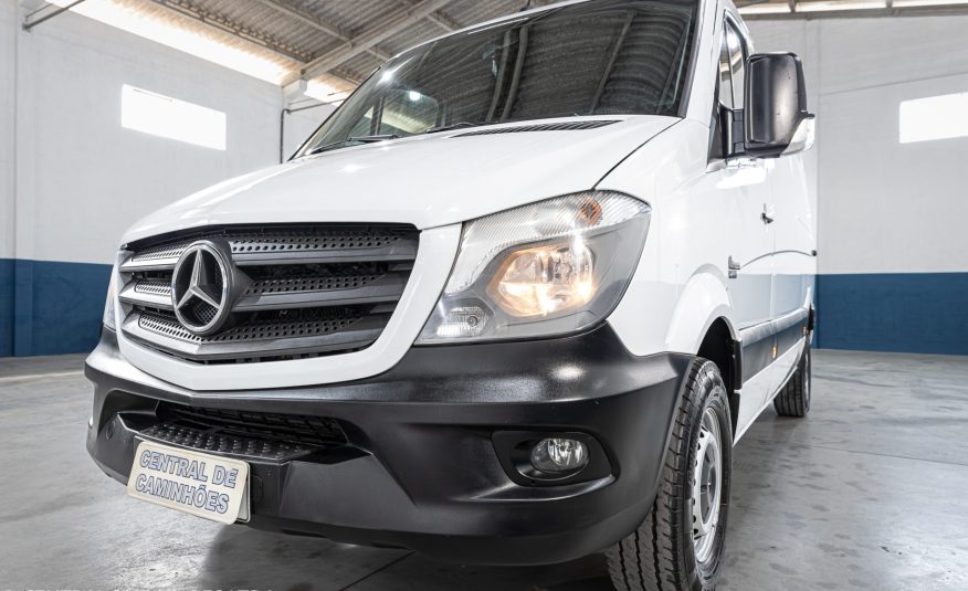 MERCEDES BENZ SPRINTER 415 FURGÃO ANO 2019 COMPLETA