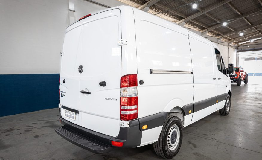 MERCEDES BENZ SPRINTER 415 FURGÃO ANO 2019 COMPLETA