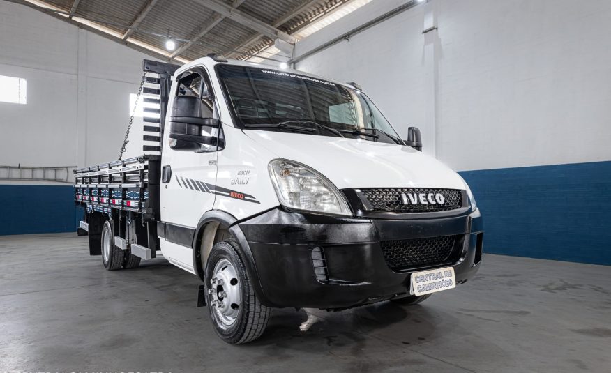 IVECO DAILY 55C17 ANO 2013 NA CARROCERIA DE MADEIRA