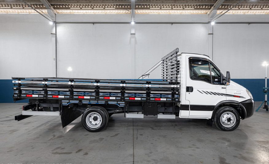 IVECO DAILY 55C17 ANO 2013 NA CARROCERIA DE MADEIRA