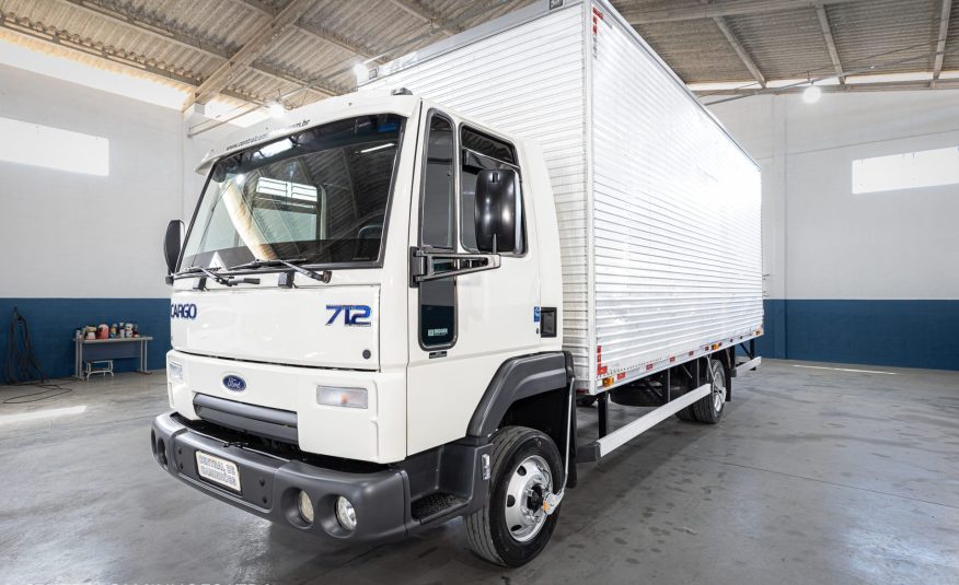 FORD CARGO 712 ANO 2009 COM BAU DE 6.20M