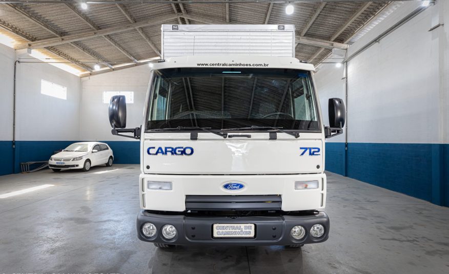 FORD CARGO 712 ANO 2009 COM BAU DE 6.20M