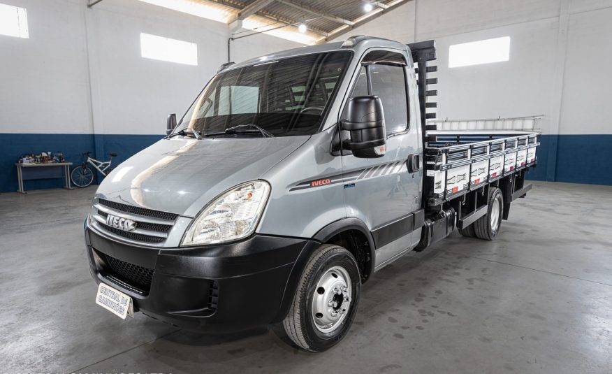 IVECO DAILY 55C16 ANO 2010 NA CARROCERIA DE 4.40M