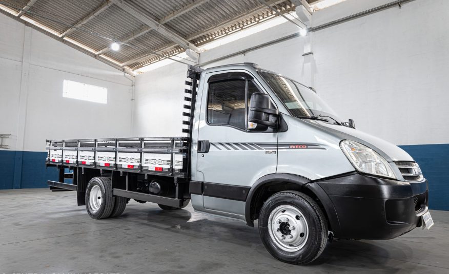 IVECO DAILY 55C16 ANO 2010 NA CARROCERIA DE 4.40M