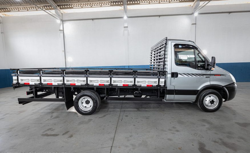 IVECO DAILY 55C16 ANO 2010 NA CARROCERIA DE 4.40M