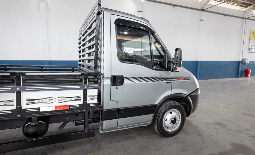 IVECO DAILY 55C16 ANO 2010 NA CARROCERIA DE 4.40M