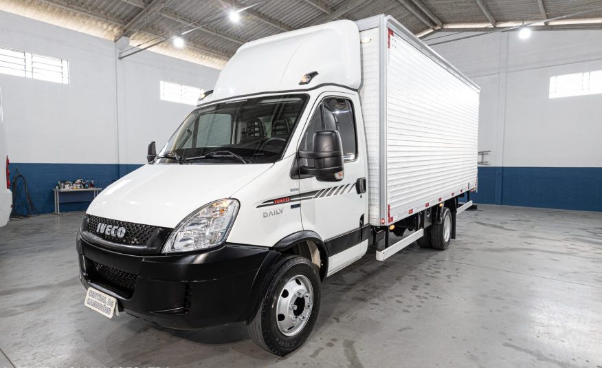 IVECO DAILY 70C17 ANO 2019 COMPLETA NO BAU