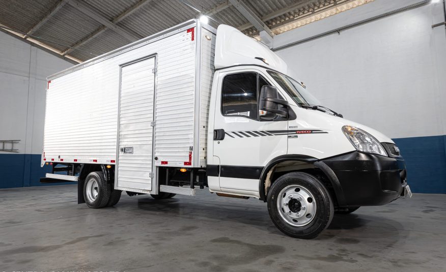 IVECO DAILY 70C17 ANO 2019 COMPLETA NO BAU