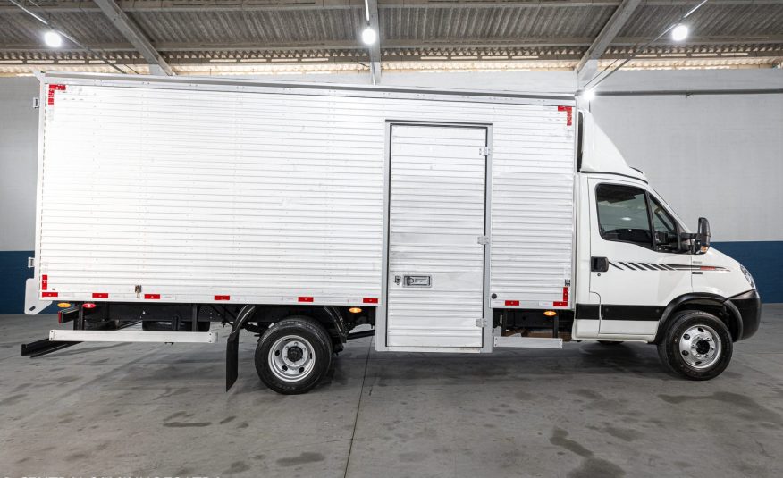 IVECO DAILY 70C17 ANO 2019 COMPLETA NO BAU