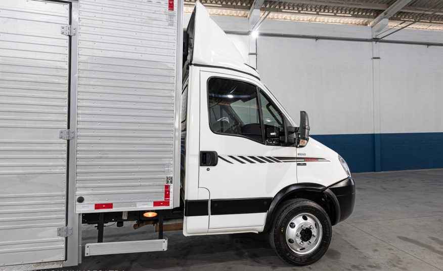 IVECO DAILY 70C17 ANO 2019 COMPLETA NO BAU