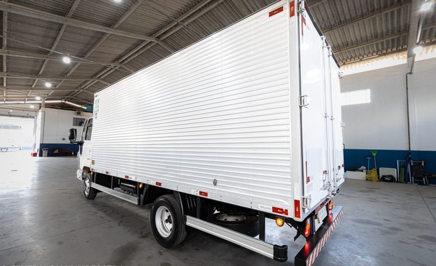 FORD CARGO 816 S ANO 2013 NO BAU FACCHINI DE 5.40M