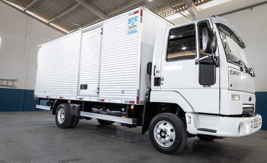 FORD CARGO 816 S ANO 2013 NO BAU FACCHINI DE 5.40M