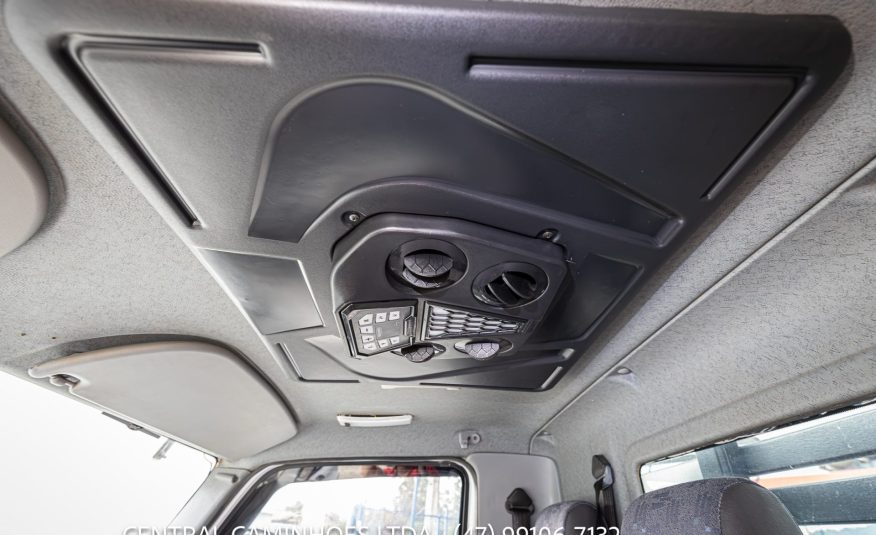 MERCEDES BENZ ACCELO 715C ANO 2006