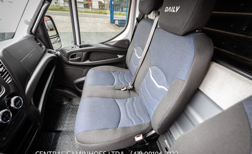 IVECO DAILY 35.150 ANO 2021 COM BAÚ