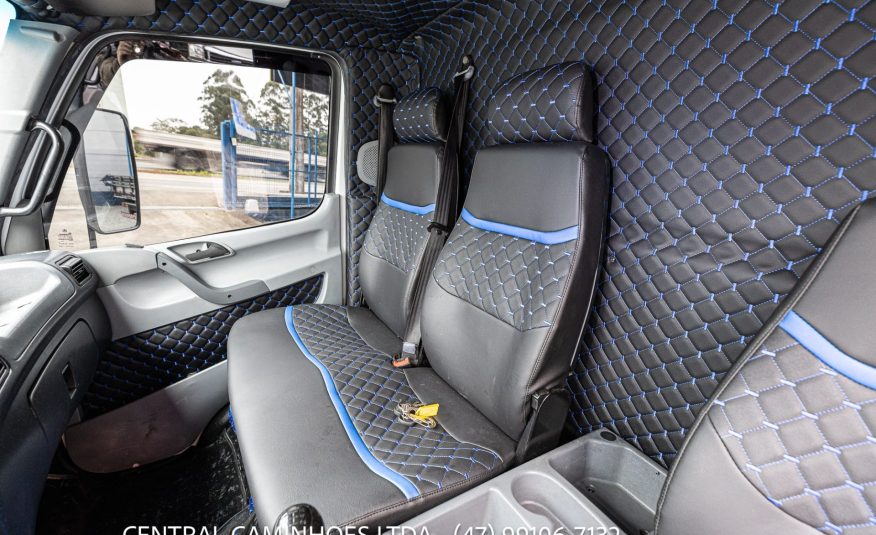 MERCEDES BENZ ACCELO 915C ANO 2012 NA PLATAFORMA DE 6M