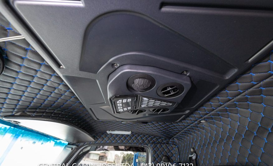 MERCEDES BENZ ACCELO 915C ANO 2012 NA PLATAFORMA DE 6M