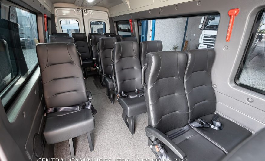 IVECO DAILY MINIBUS 50.180 ANO 2024 COMPLETA 21 LUGARES