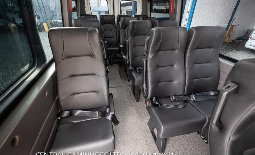 IVECO DAILY MINIBUS 50.180 ANO 2024 COMPLETA 21 LUGARES