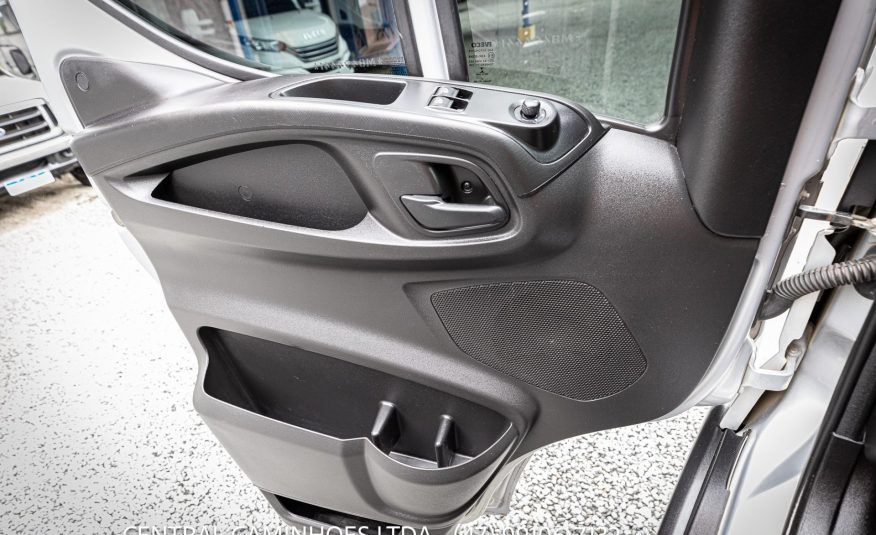 IVECO DAILY 35.150 ANO 2021 COM BAÚ