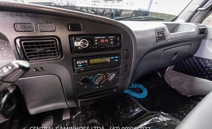 MERCEDES BENZ ACCELO 915C ANO 2012 NA PLATAFORMA DE 6M
