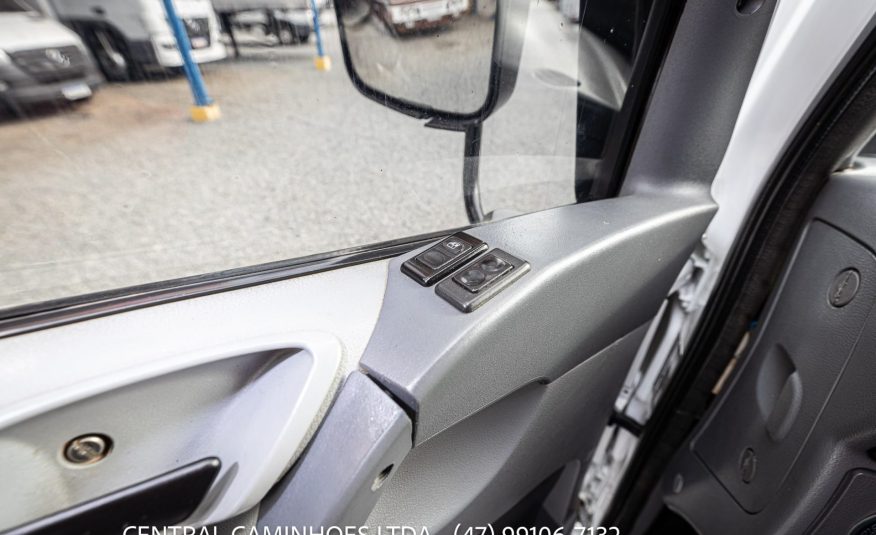 MERCEDES BENZ ACCELO 715C ANO 2006
