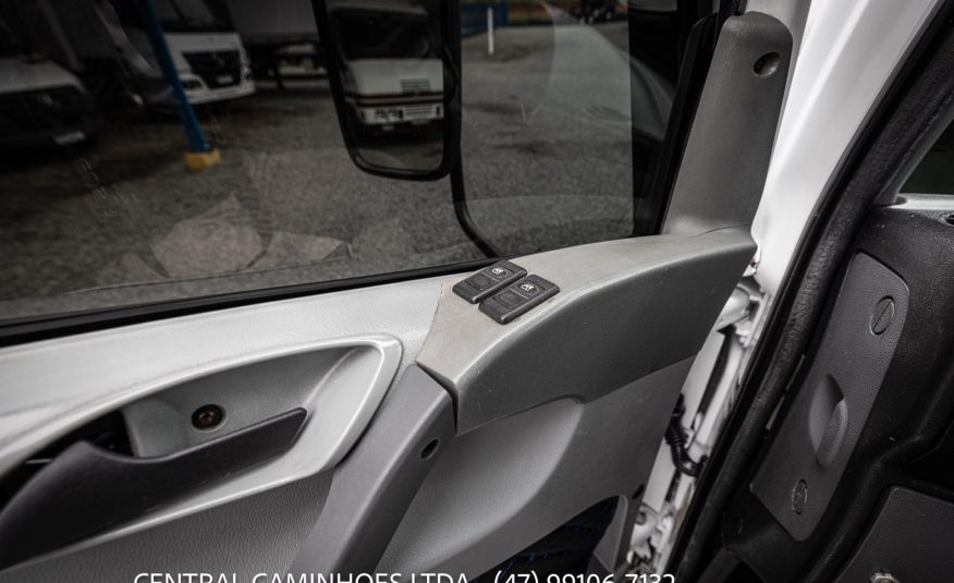 MERCEDES BENZ ACCELO 915C ANO 2012 NA PLATAFORMA DE 6M