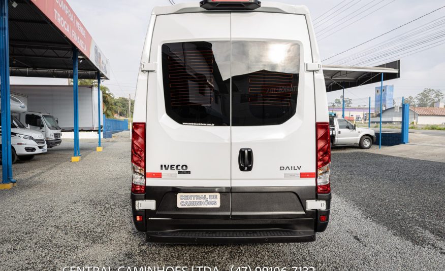 IVECO DAILY MINIBUS 50.180 ANO 2024 COMPLETA 21 LUGARES