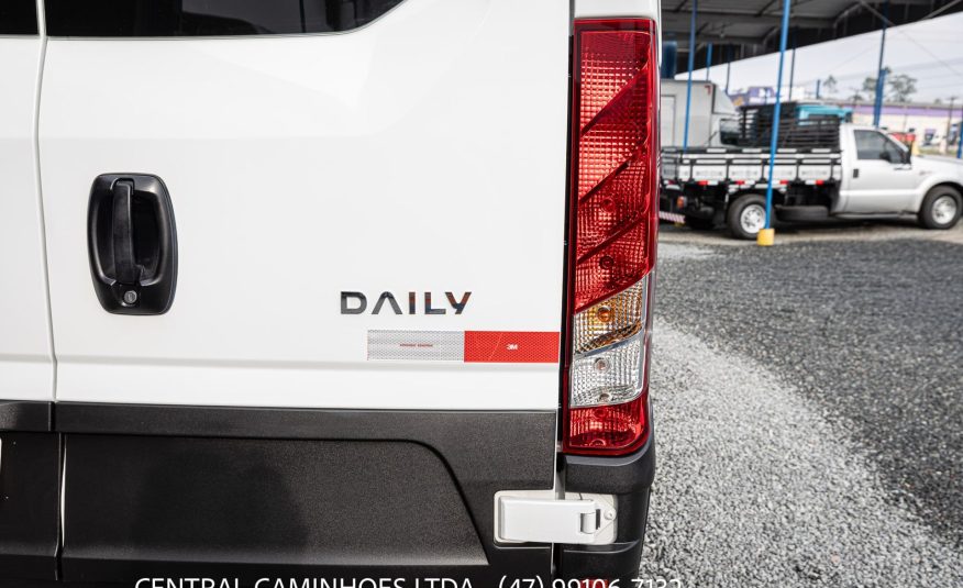 IVECO DAILY MINIBUS 50.180 ANO 2024 COMPLETA 21 LUGARES