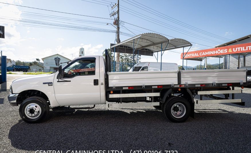 F-4000 4X2 ANO 2007 COM CARROCERIA NOVA DE LATA E FERRO