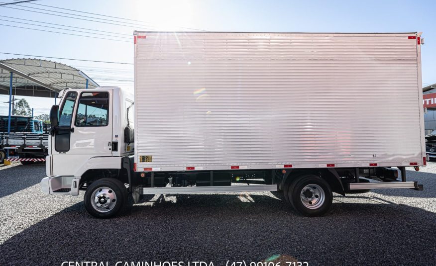 FORD CARGO 816 S ANO 2013 NO BAU FACCHINI