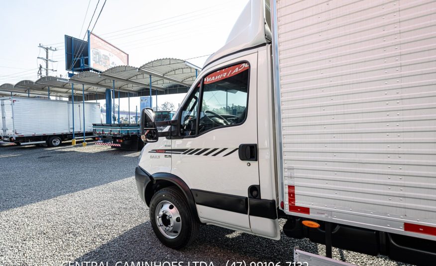 IVECO DAILY 70C17 ANO 2019 NO BAU COMPLETA