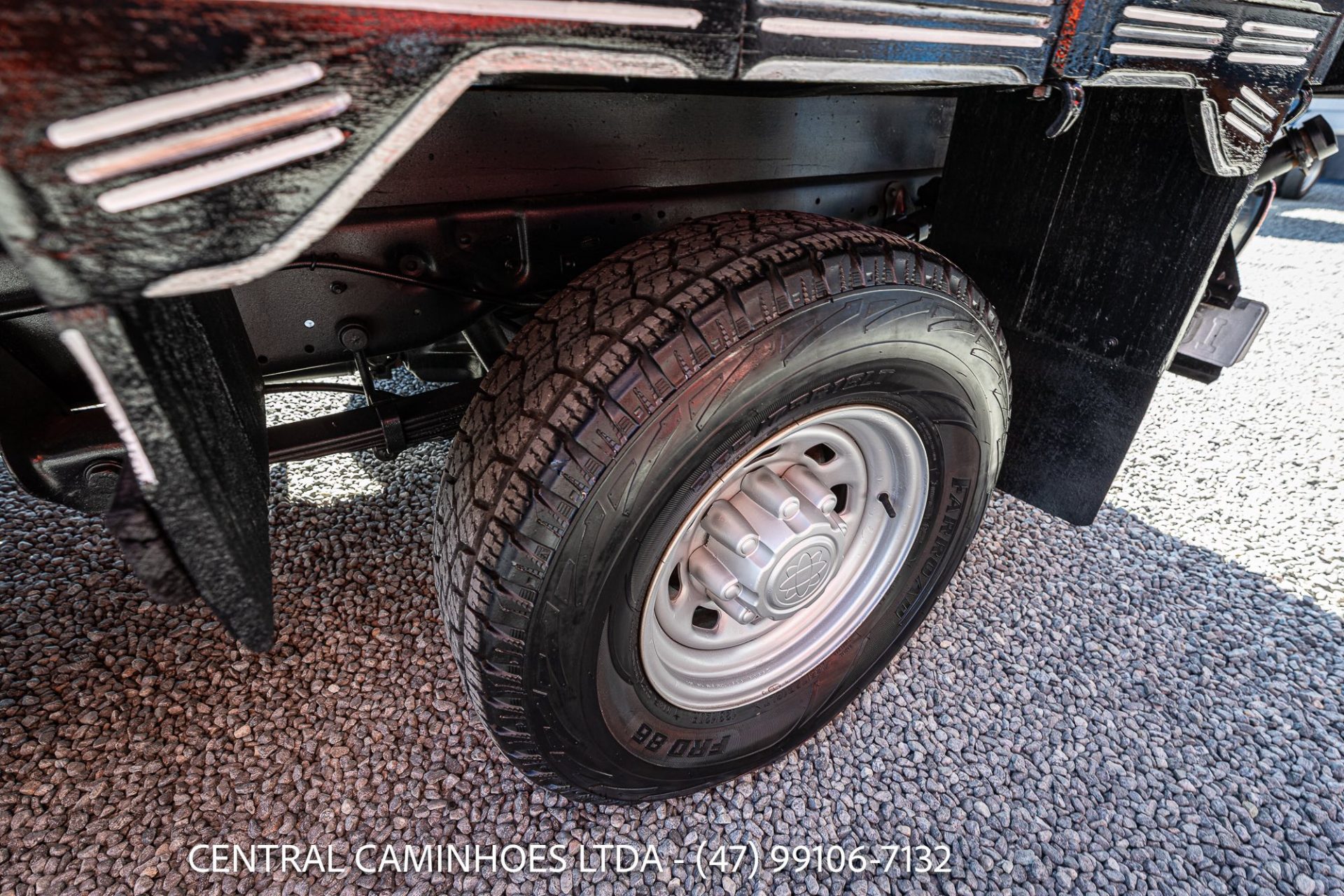 FORD F-350 ANO 2010 NA CARROCERIA DE MADEIRA