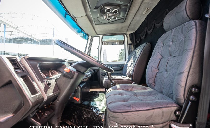 FORD CARGO 816 S ANO 2013 NO BAU FACCHINI