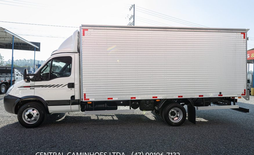 IVECO DAILY 70C17 ANO 2019 NO BAU COMPLETA