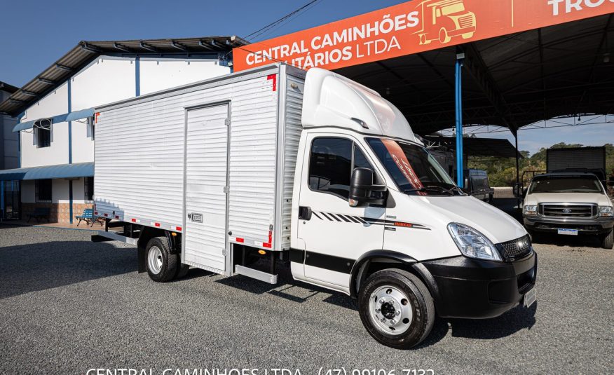 IVECO DAILY 70C17 ANO 2019 NO BAU COMPLETA