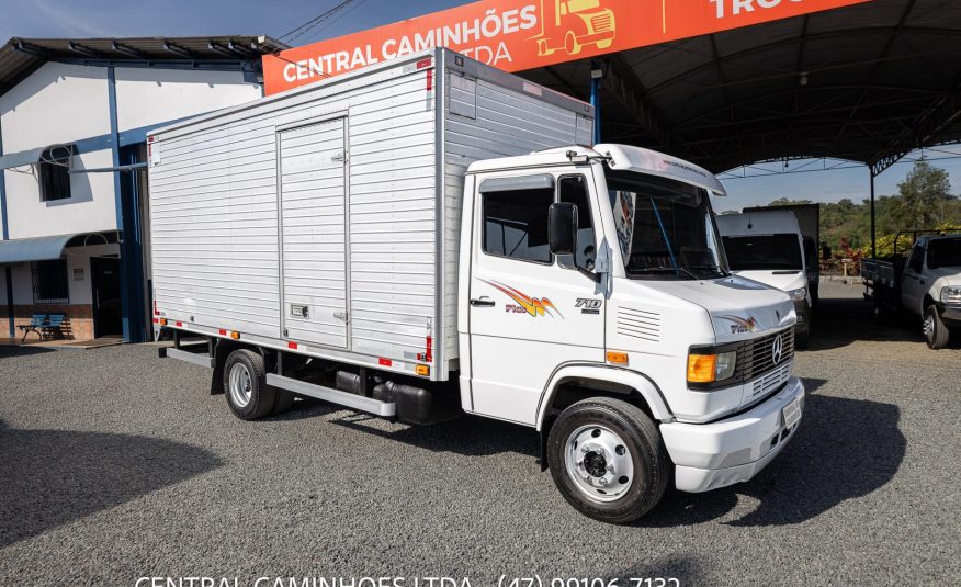 MERCEDES BENZ 710 PLUS ANO 2009 NO BAU