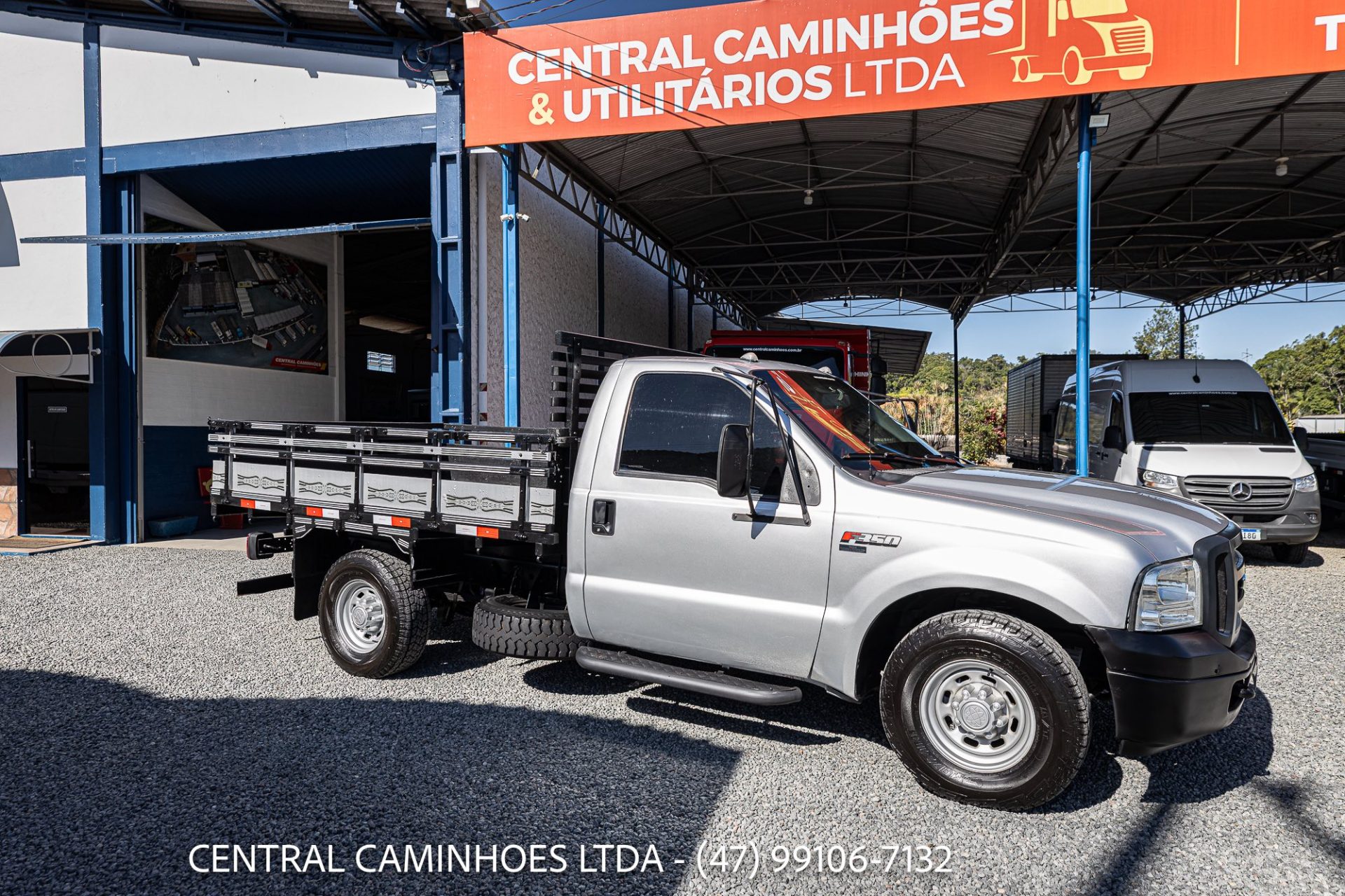 FORD F-350 ANO 2010 NA CARROCERIA DE MADEIRA
