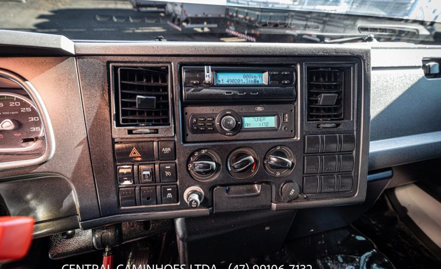 FORD CARGO 816 S ANO 2013 NO BAU FACCHINI