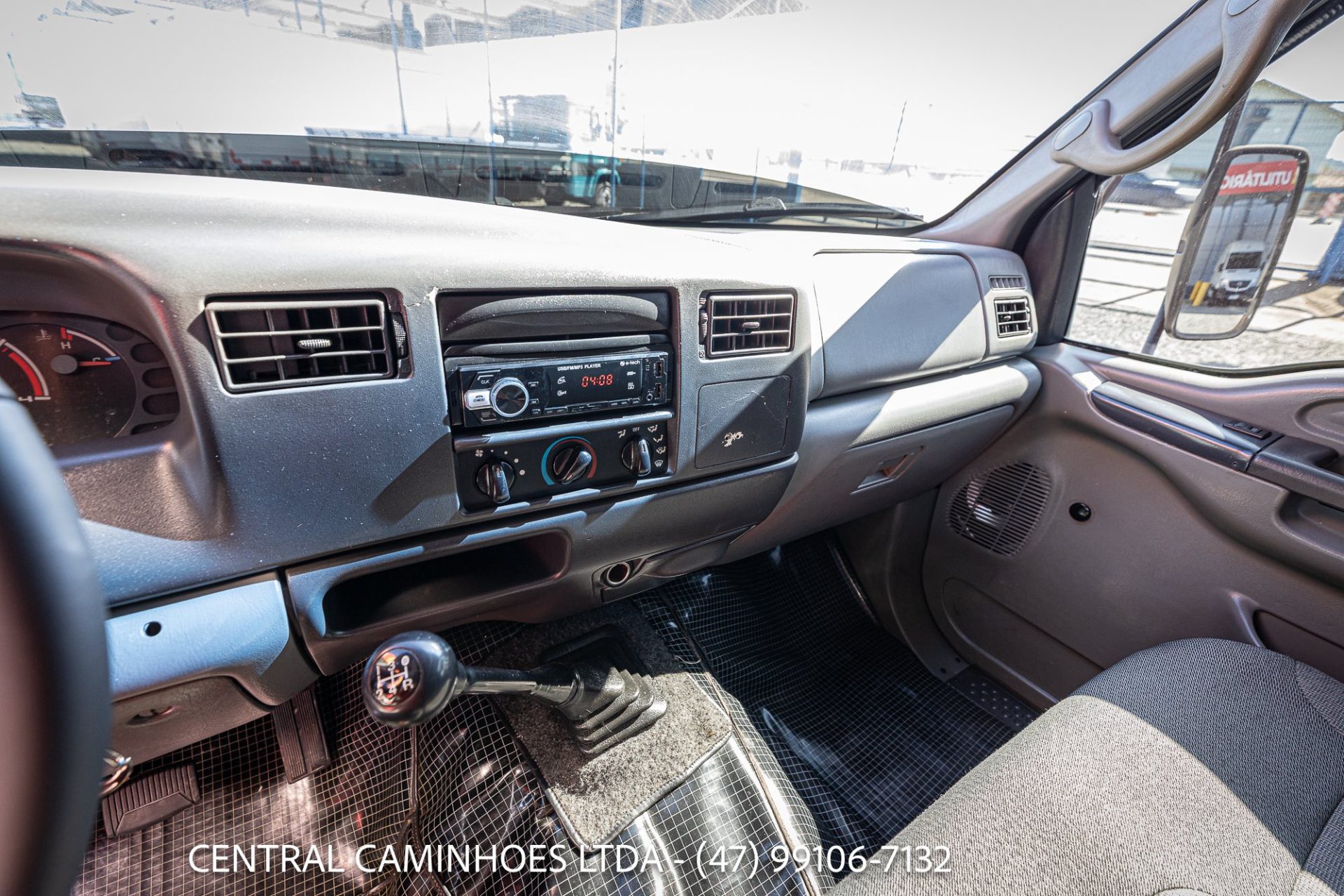 FORD F-350 ANO 2010 NA CARROCERIA DE MADEIRA