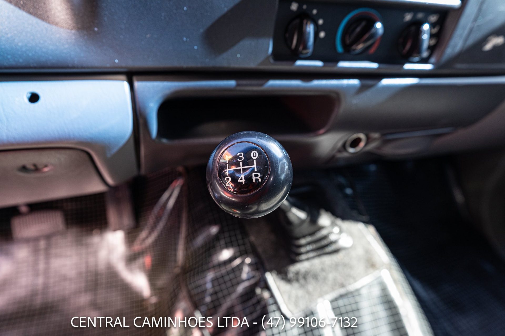 FORD F-350 ANO 2010 NA CARROCERIA DE MADEIRA