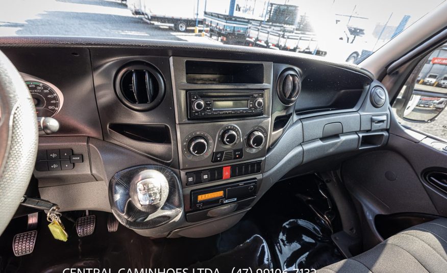 IVECO DAILY 70C17 ANO 2019 NO BAU COMPLETA