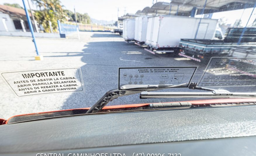 IVECO TECTOR 170E22 4X2 ANO 2013 CAÇAMBA