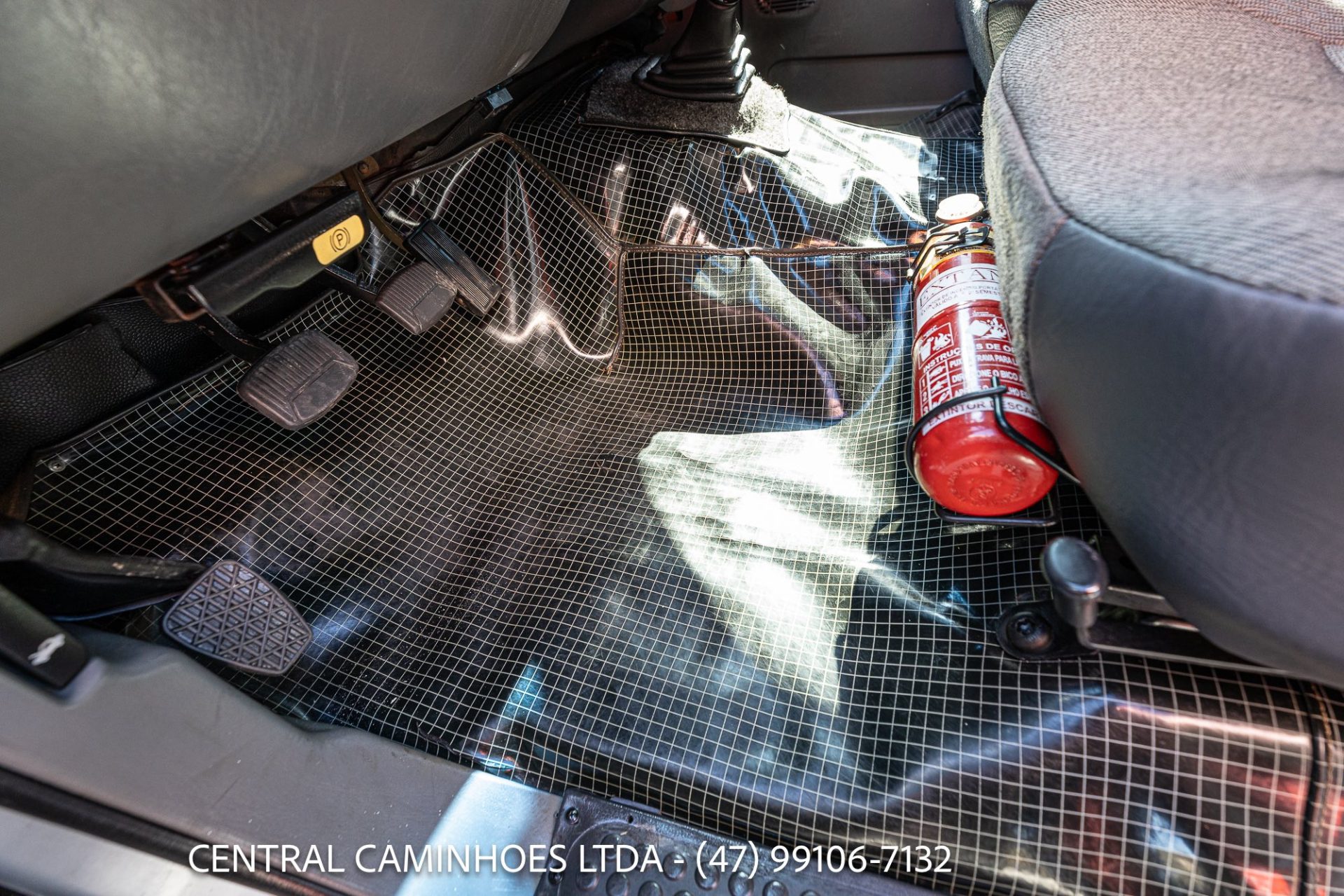 FORD F-350 ANO 2010 NA CARROCERIA DE MADEIRA