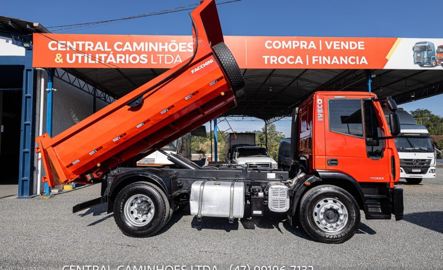 IVECO TECTOR 170E22 4X2 ANO 2013 CAÇAMBA