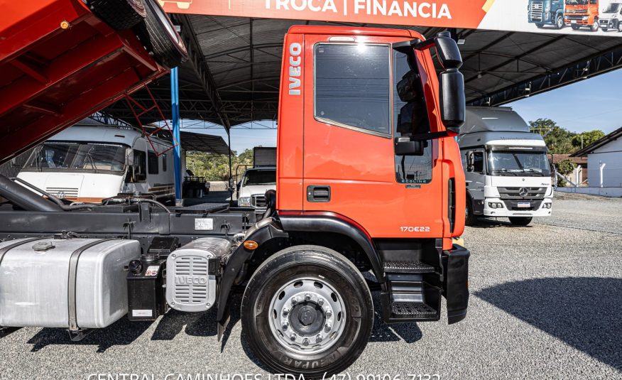 IVECO TECTOR 170E22 4X2 ANO 2013 CAÇAMBA