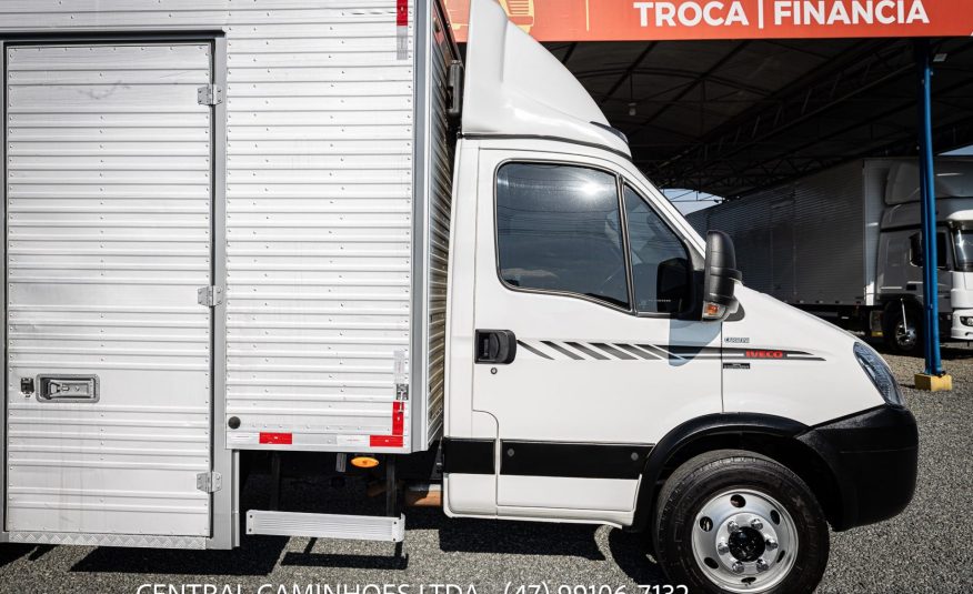 IVECO DAILY 70C17 ANO 2019 NO BAU COMPLETA