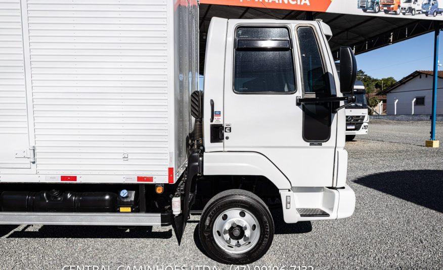 FORD CARGO 816 S ANO 2013 NO BAU FACCHINI