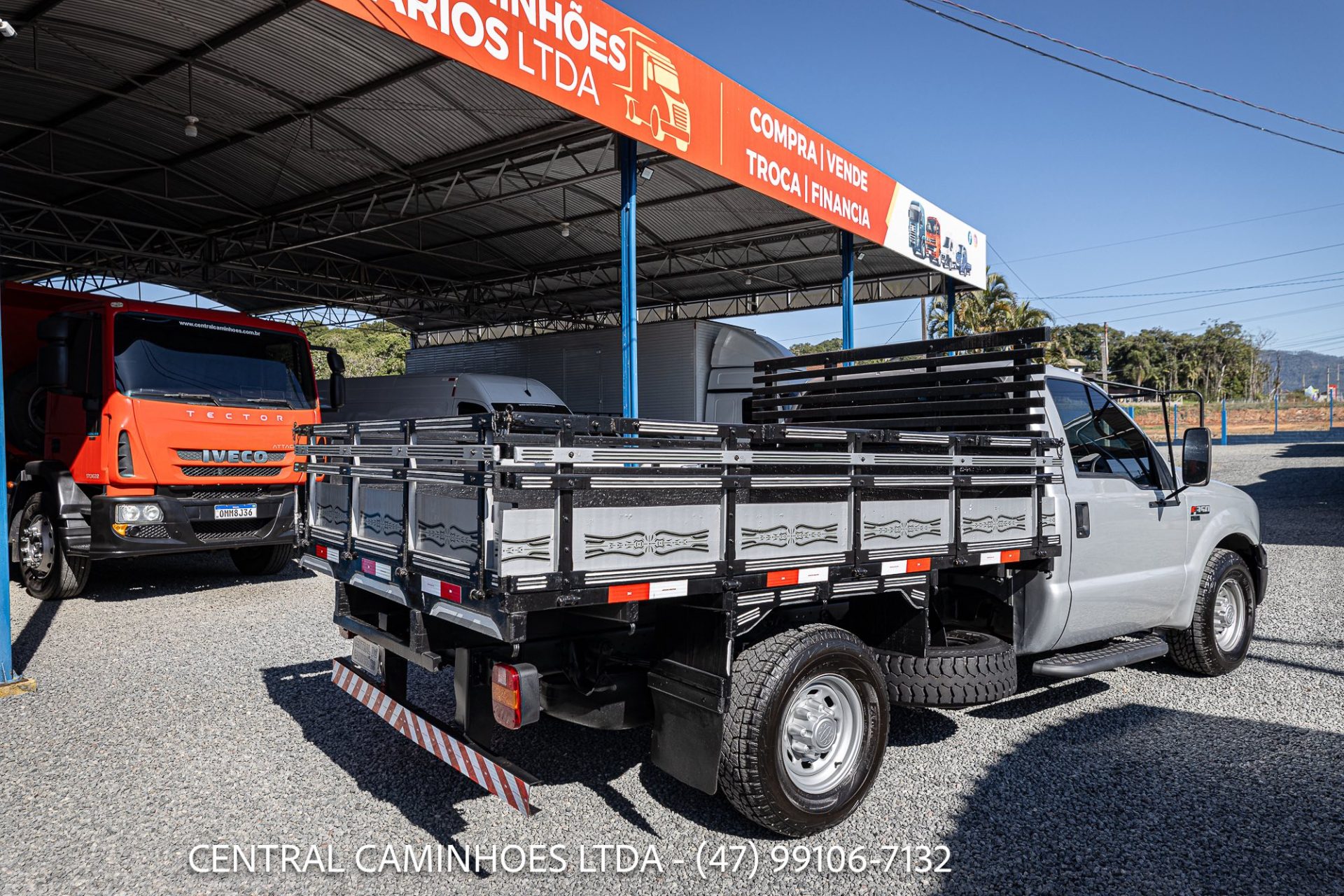 FORD F-350 ANO 2010 NA CARROCERIA DE MADEIRA