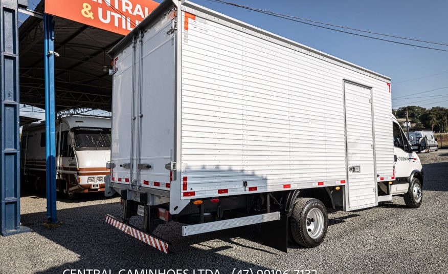 IVECO DAILY 70C17 ANO 2019 NO BAU COMPLETA