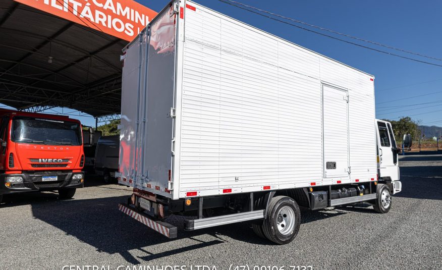 FORD CARGO 816 S ANO 2013 NO BAU FACCHINI